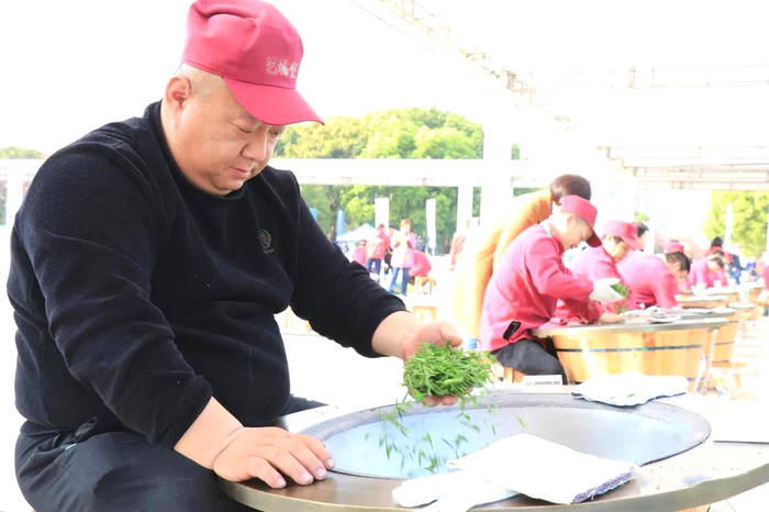 有关于2021浙江省龙井茶手工炒制技能大赛图片集的最新资讯(6)