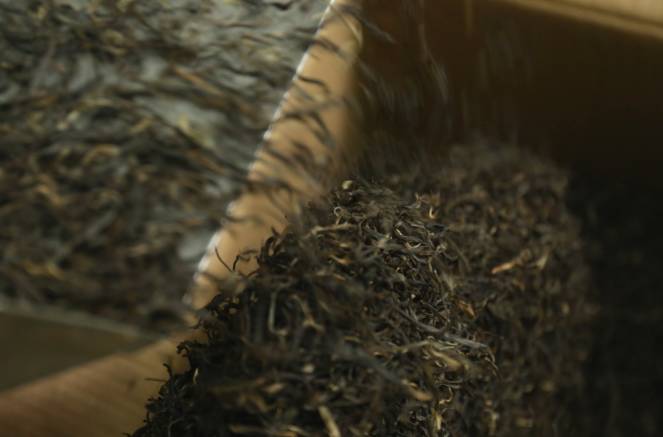 关于200万吨库存茶根本喝不完!谁能引领中国茶叶第三次产业革命?的消息(1)