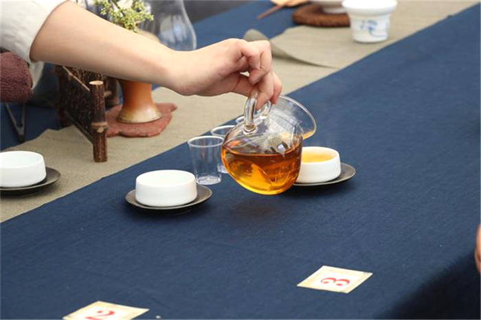 关于习近平察看武夷山春茶长势 1-2月中国茶叶进出口数据 茶产业数字化的热门消息(5)