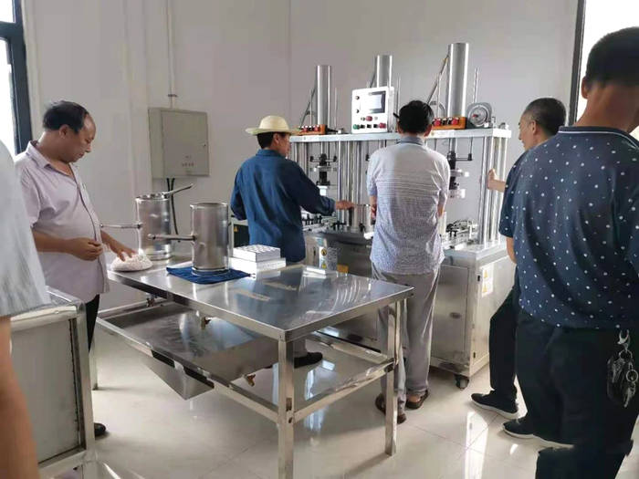 关于紫阳县狠抓夏季茶园管理，强化组织生产延链促增收的新闻(11)