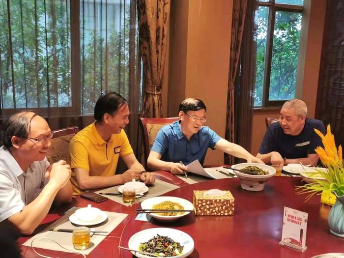 有关于《中国茶全书·四川卷》工作组一行走进湖南长沙参观考察的热门新闻(10)