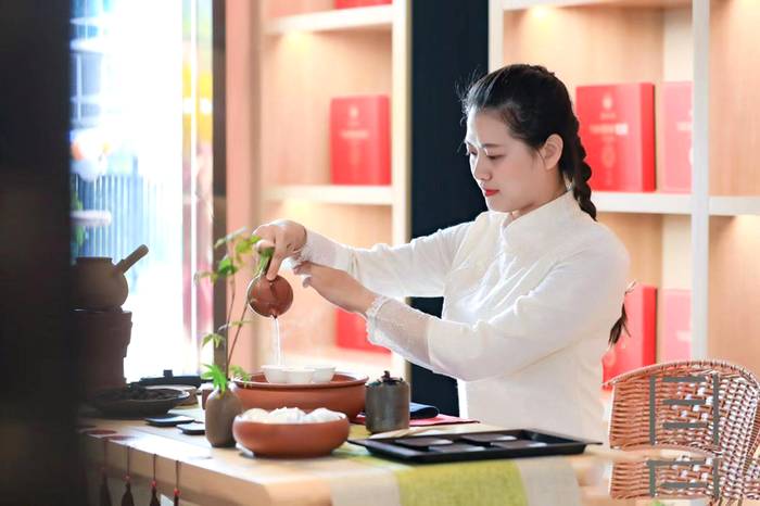 有关于首家“茶仓”式茶文化企业三岄茶仓登陆鹭岛的新闻(14)