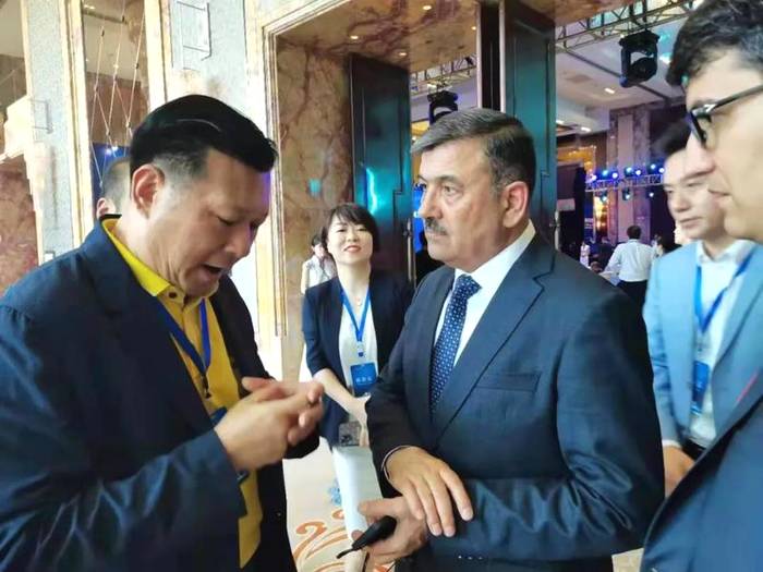 有关于上合组织20周年:云鼎柑普获颁“塔中友谊特别贡献奖”的热门新闻(3)