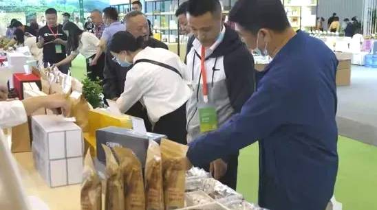 有关于第十届四川国际茶业博览会 多家犍为县茶企出彩茶博会 的资讯(10)