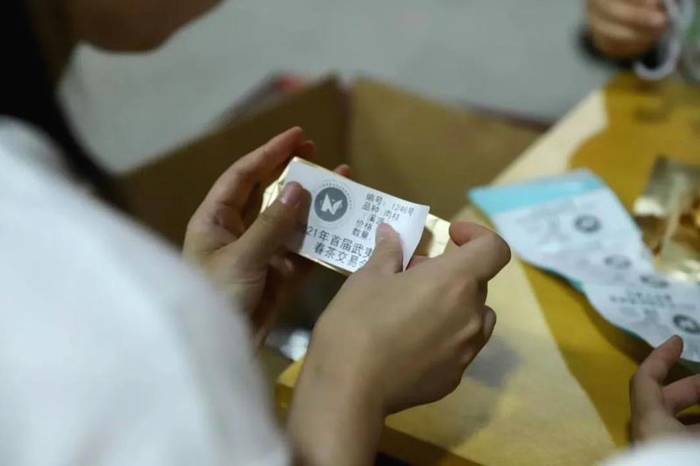 有关于成交总额突破500万元,这场武夷岩茶春茶交易大会真“牛”气的热门资讯(2)