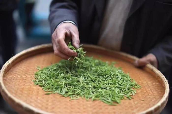 有关于“我国绿色有机产品将达6万”“贵州100强品牌公布”“广州茶博会闭幕”“安徽茶长制”的新闻(5)