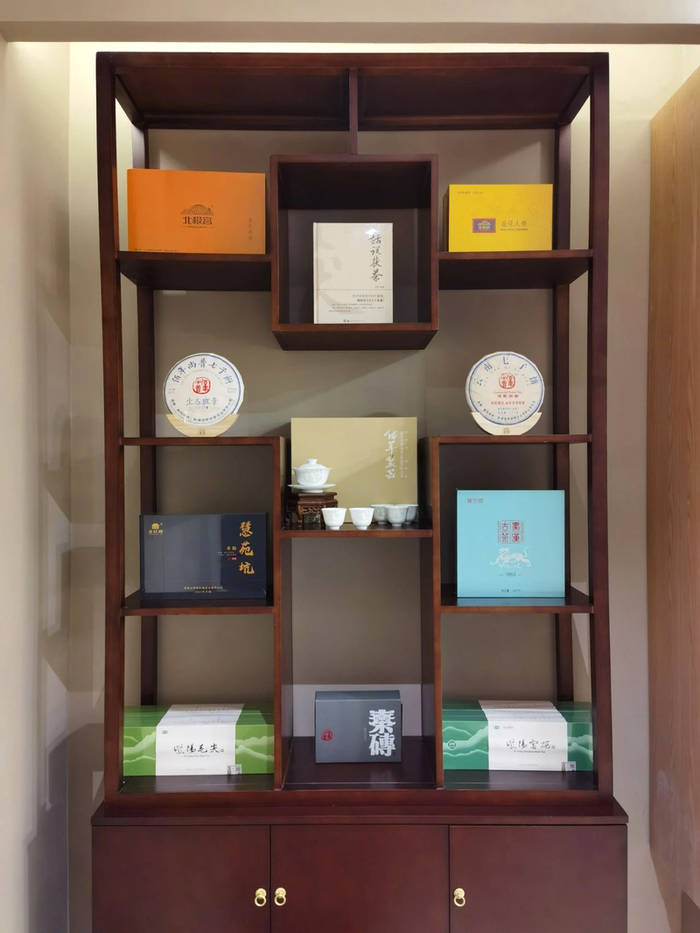 关于中国共产党历史展览馆配套“秦岭茶食”试营业,这几款陕茶进驻!的新闻(1)