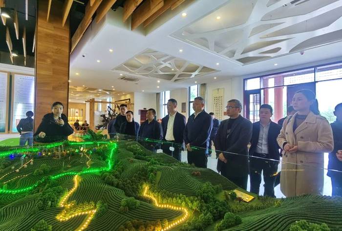 有关于加强交流学习 推动产业振兴 贵州凤冈县考察团在名山区考察学习的消息(2)