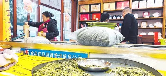 关于暖冬气候催茶提早上市 茶商茶市闻香而动的热门新闻