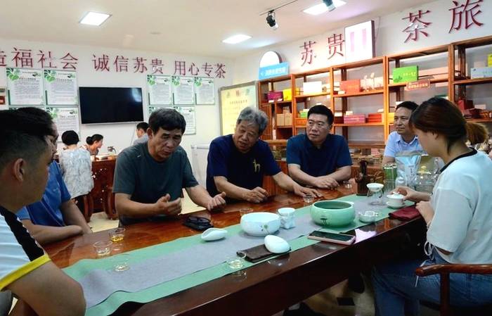 关于海峡两岸农业发展研究院莅凤考察茶叶产业的热门信息(4)