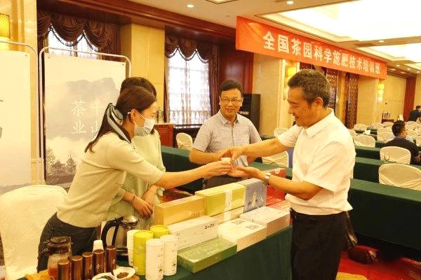 关于全国茶叶绿色高质高效生产模式培训班在汉中开班的新闻(7)