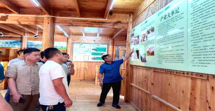 关于石门县茶叶界同行莅临湘西州交流茶产业发展经验的资讯(5)