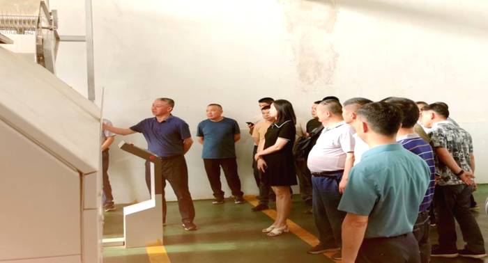 关于石门县茶叶界同行莅临湘西州交流茶产业发展经验的资讯(7)