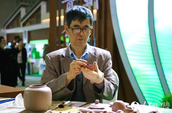 关于奋力推进茶产业转型升级 川茶品牌化迈上新台阶的热门资讯(2)