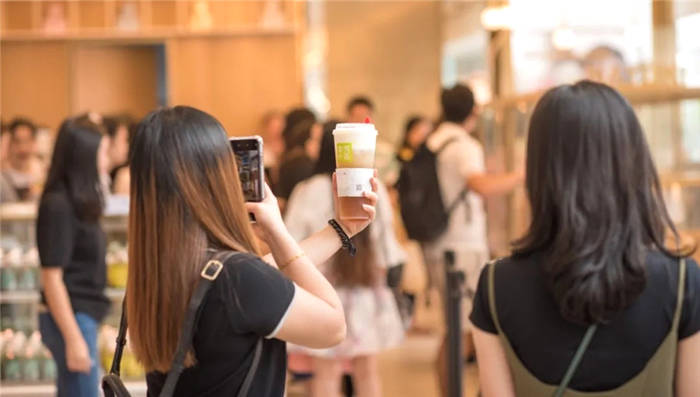 关于奈雪的茶彭心：咖啡出杯量很高，用户中“奶茶男孩”已占到40%的热门资讯(3)