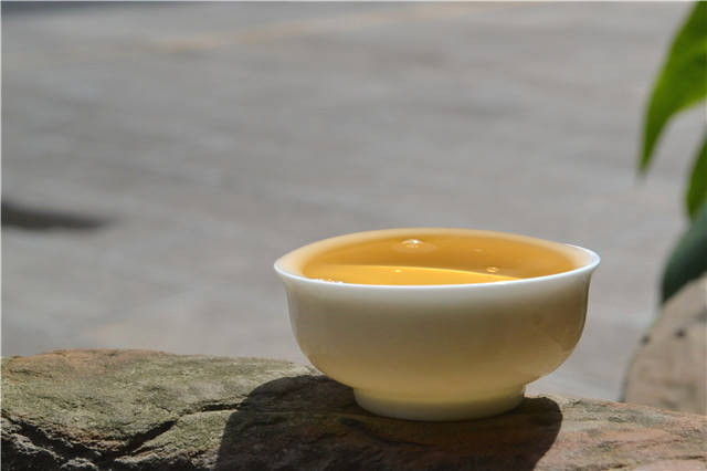 关于今年茶线上市场规模将达265亿元 中国茶叶深度报告 白茶价格爆涨30%的最新消息(7)