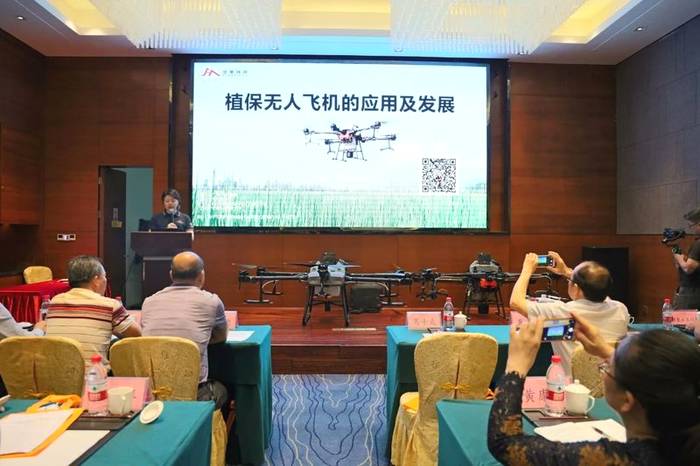 有关于力推茶园管理机械化 服务六堡茶产业发展的热门资讯(5)