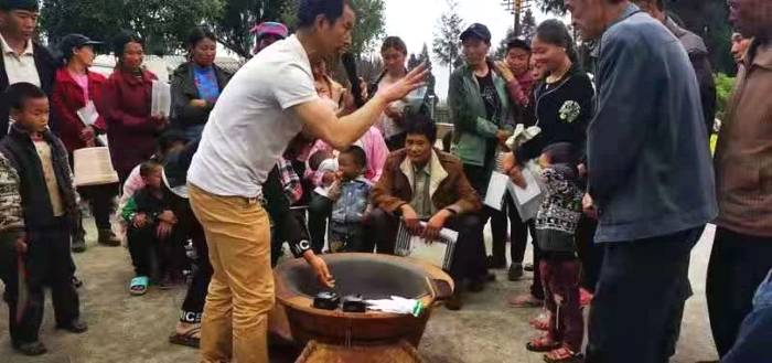 关于蒙山茶传统制作技艺非遗传承人向世全 培训雅安市荥经县专项能力名优绿茶加工培训班学员的最新资讯(2)