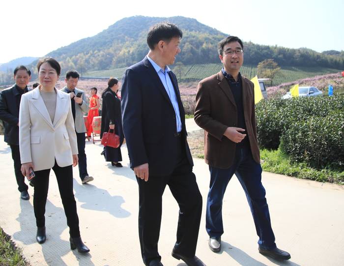 关于平水日铸茶今日开采,现场销售意向百万元的新闻(4)