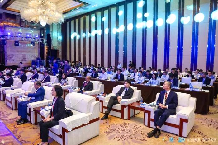 有关于上合组织20周年:云鼎柑普获颁“塔中友谊特别贡献奖”的热门新闻(1)