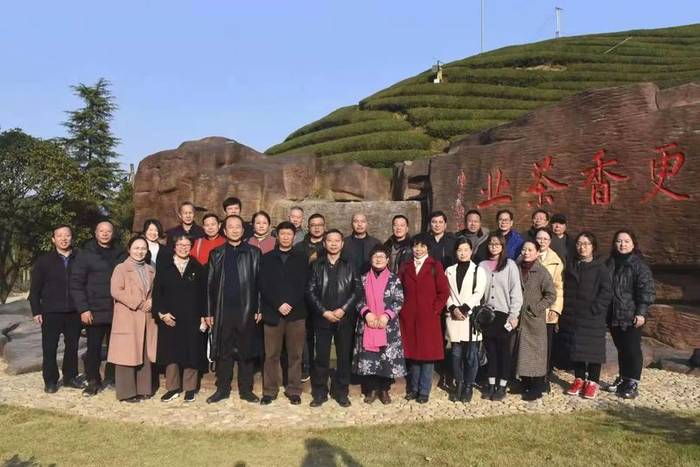 关于“两会”理事考察学习“乡雨”“更香”“骆驼九龙”茶企的信息(8)