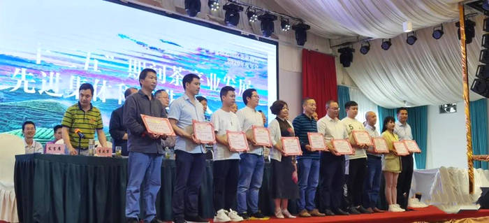 有关于茶届精英襄盛会，蒙顶山茶再出发——记名山区茶业协会年会胜利召开的热门资讯(2)