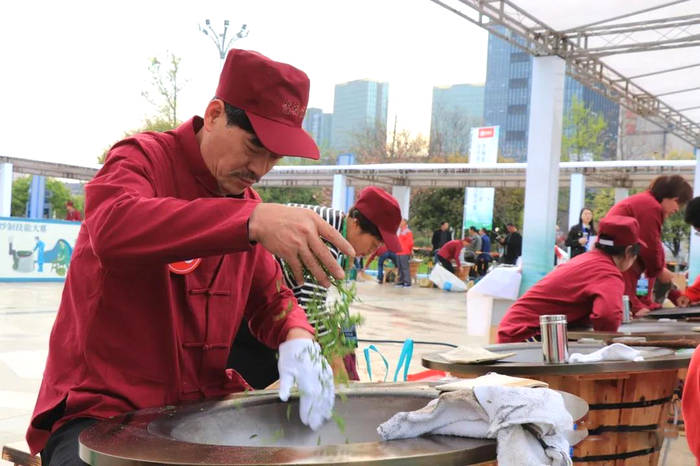 有关于2021浙江省龙井茶手工炒制技能大赛图片集的最新资讯(3)