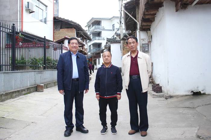 关于海峡两岸茶业交流协会会长陈绍军等一行深入武夷山调研茶产业的新闻(5)