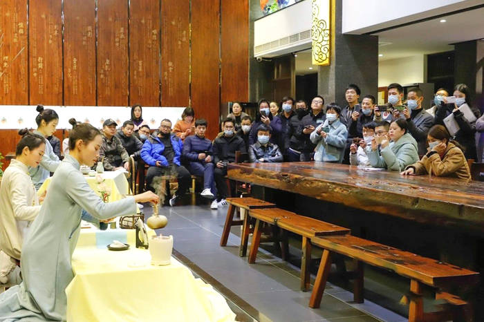 有关于福鼎市茶业协会组织200家当地茶企实地考察品品香的热门消息(6)