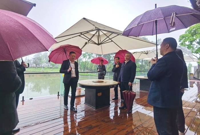 有关于加强交流学习 推动产业振兴 贵州凤冈县考察团在名山区考察学习的消息(3)