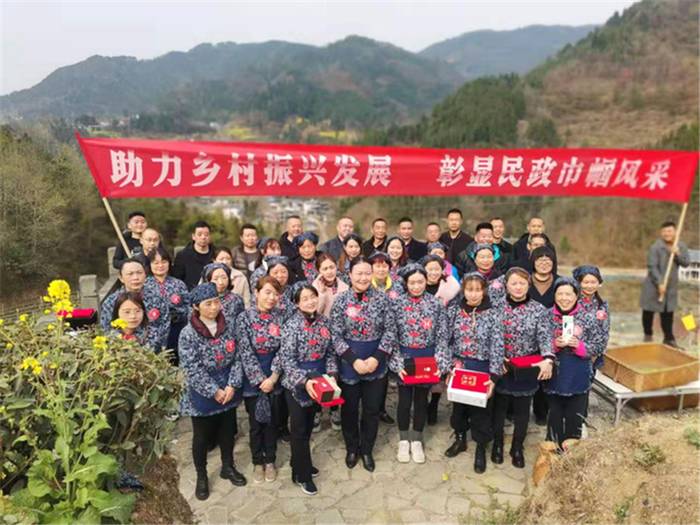 关于四川青川：助农采茶 助力乡村振兴发展 彰显民政巾帼风采的信息