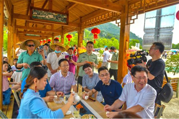 有关于“茶旅”融合:福建首家高速服务区“大众茶馆”落户永泰的最新消息(1)