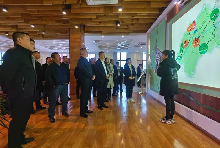 有关于加强交流学习 推动产业振兴 贵州凤冈县考察团在名山区考察学习的消息(1)