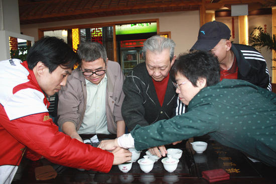 有关于民间高手品茶大赛于山国饮艺植物园店举行的资讯(7)