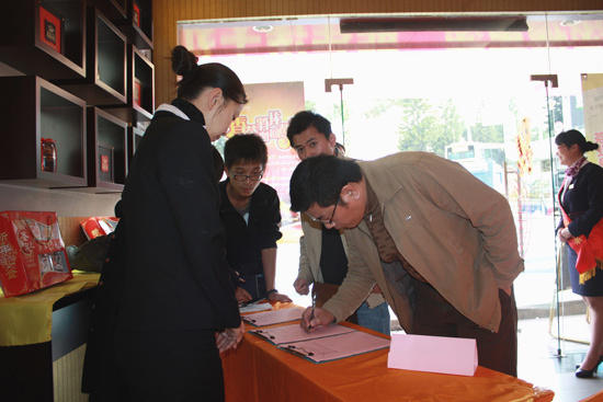 关于民间高手品茶大赛于山国饮艺植物园店举行的资讯(1)