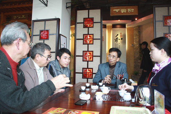 关于民间高手品茶大赛于山国饮艺植物园店举行的资讯(3)