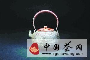 有关于日本铁壶渐成中国藏家追捧的热门信息