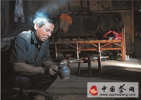 关于炭火上的民俗 云南烤茶飘香的热门信息(2)