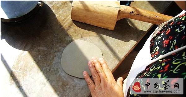 有关于茶技剖析：【紫砂壶】制作组图揭秘的最新消息(3)