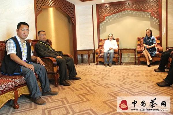 有关于生命之叶曼松贡茶首次亮相  现场慈善拍卖引发公益助学热潮的资讯(2)