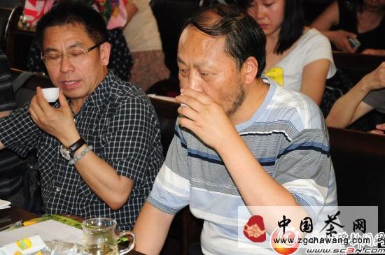关于宜宾早茶“斗”出三大茶王的热门资讯(4)