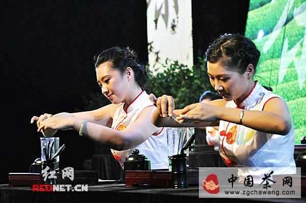 有关于湖南“茶仙子”选拔赛揭晓 19岁姑娘方成成获冠军的最新信息(1)