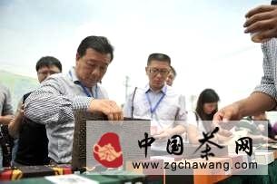 有关于交易会上，赤壁喜获两块金字招牌（图）的最新信息(1)