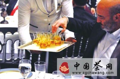 有关于工夫茶 泡出中国茶魅力(组图)的热门新闻(4)