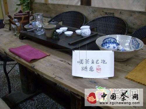 有关于茶馆自行泡茶随意给钱 老板称不为赚钱的资讯