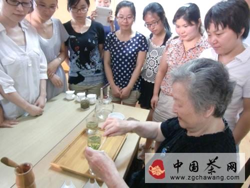 关于童茶童书童满心　茶艺茶道茶青春的热门信息(1)