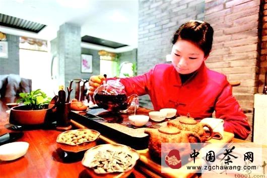 有关于湖北茶楼井喷导致茶艺师供不应求的热门新闻