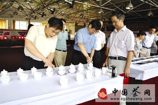关于宜牌宜红荣登宜昌十佳红茶榜首 湖北宜红茶业公司锻造传世之作的最新消息