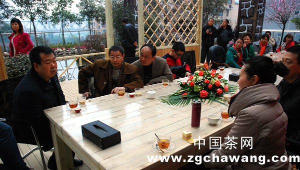 关于30余位爱好者来宜品川红的热门消息
