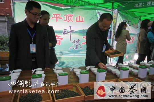 有关于平顶山首届铁观音文化节在中央茶城举行(图)的热门新闻